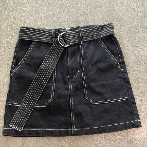 Forever 21 black denim mini skirt with belt and contrast stitching detail - Picture 1 of 2